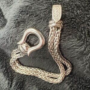 Silver 925 Double Strand Wheat Chain Horsebit Bracelet.
Pavé Diamonds on Clasp.